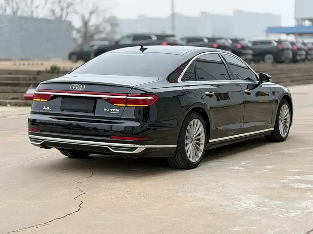 Audi A8 — фото 9
