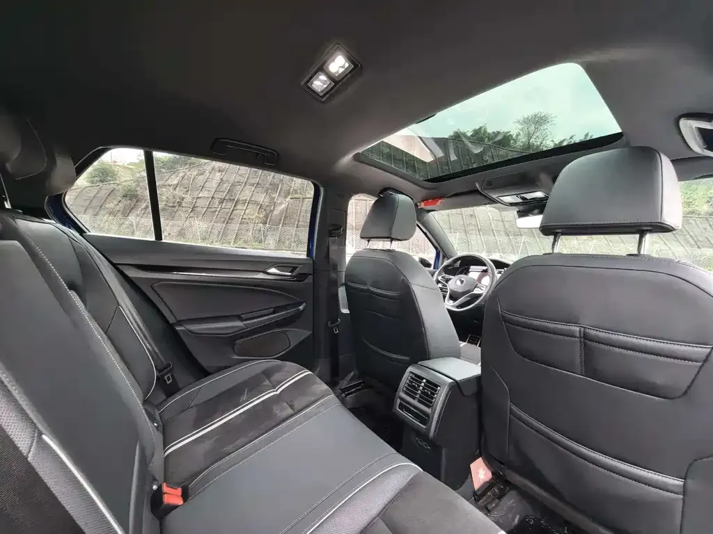Volkswagen Golf 2021 из CN, фото 7