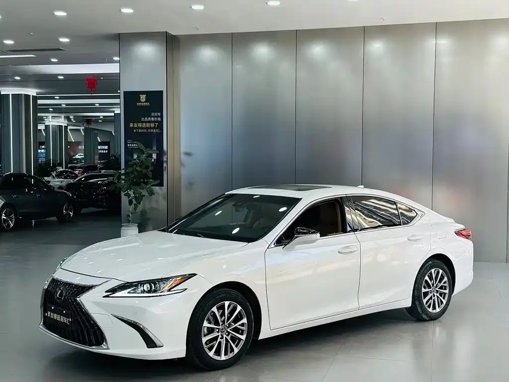 Lexus ES — фото 1