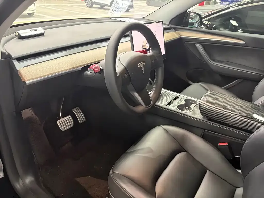 Tesla Model Y — фото 6