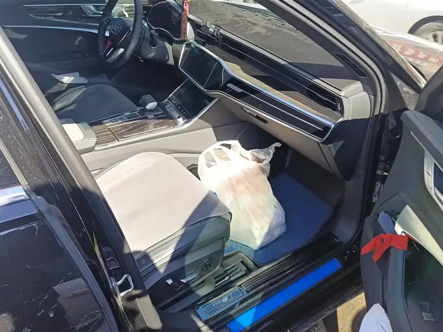 Audi A6L 2024 из CN, фото 2