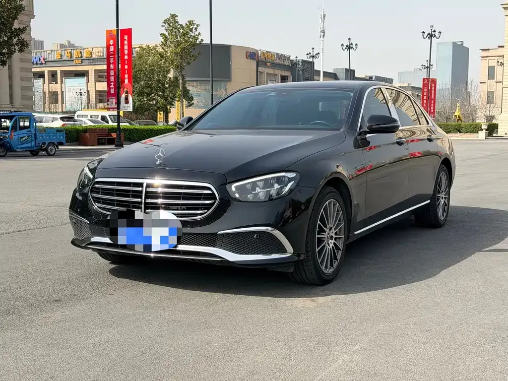 Mercedes-Benz E-Class — фото 1