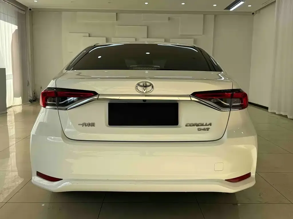 Toyota Corolla — фото 10