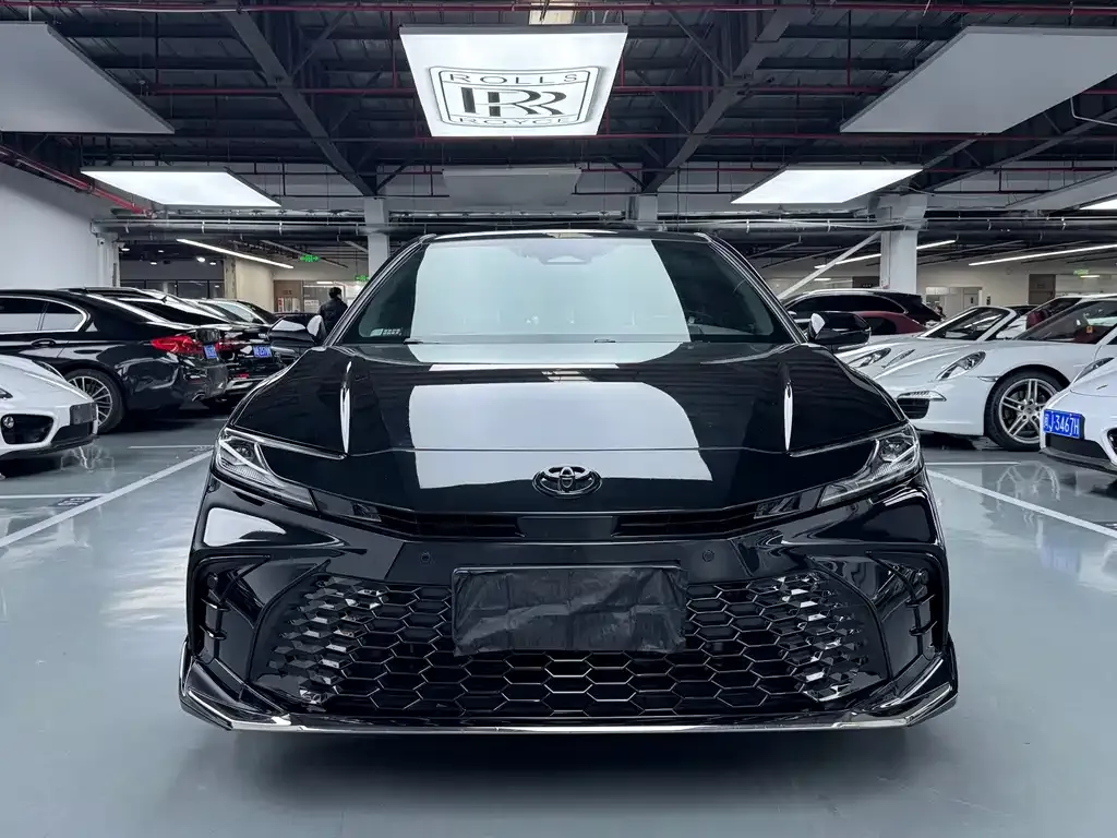Toyota Camry — фото 10