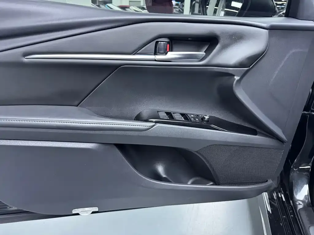 Toyota Camry — фото 9