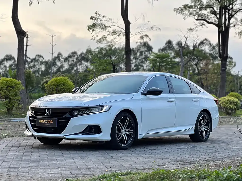 Honda Accord — фото 1