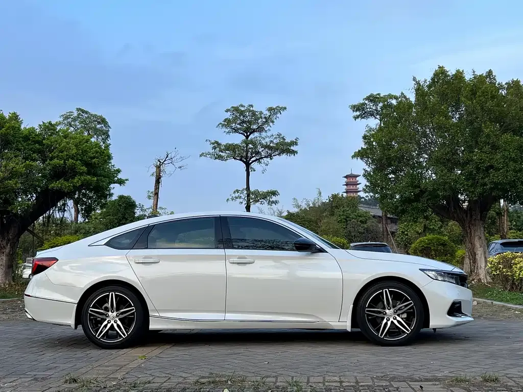 Honda Accord — фото 5