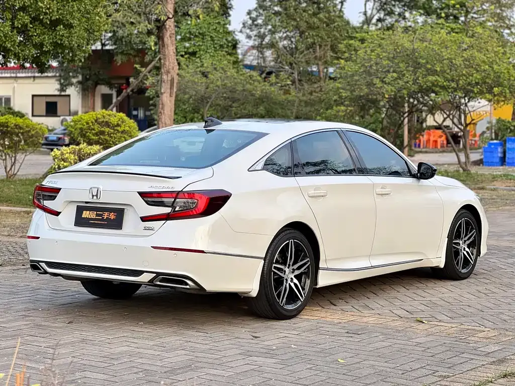 Honda Accord — фото 9