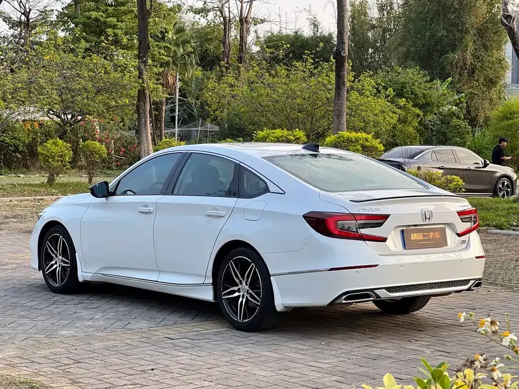 Honda Accord — фото 8