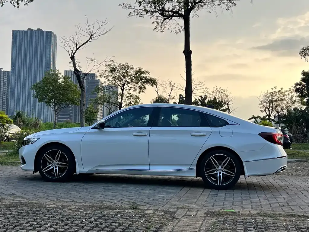 Honda Accord — фото 10