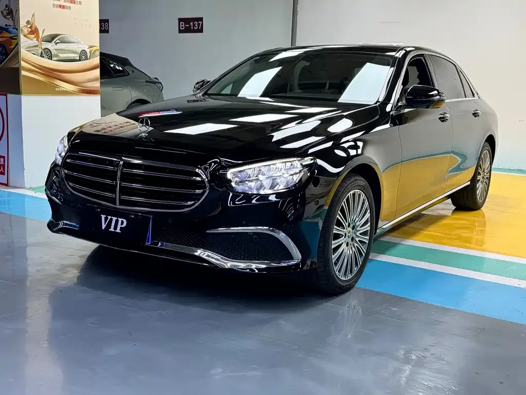 Mercedes-Benz E-Class — фото 1