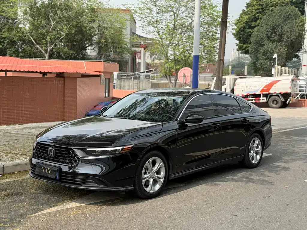 Honda Accord — фото 1