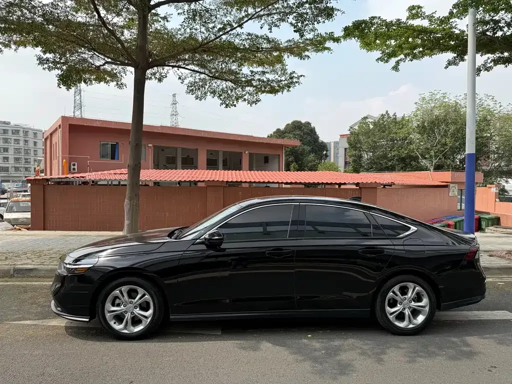 Honda Accord — фото 8