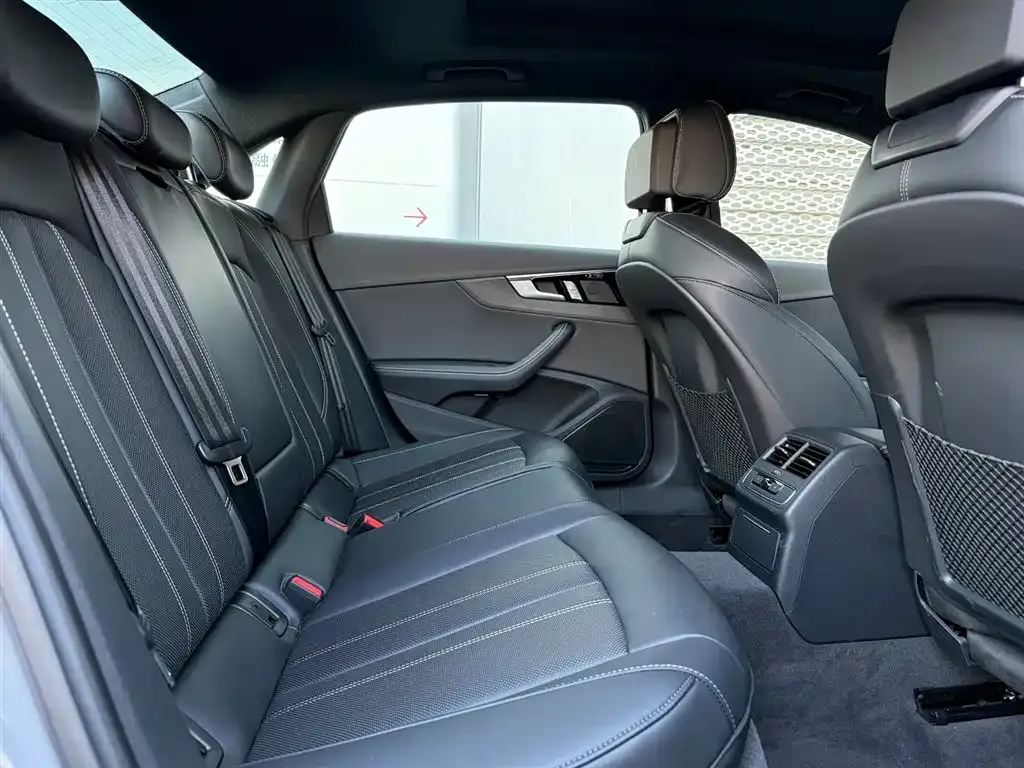 Audi A4L 2024 из CN, фото 4