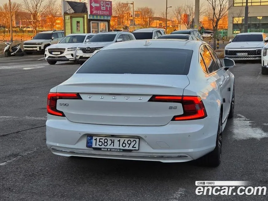 Volvo S90 2024 из KR, фото 3