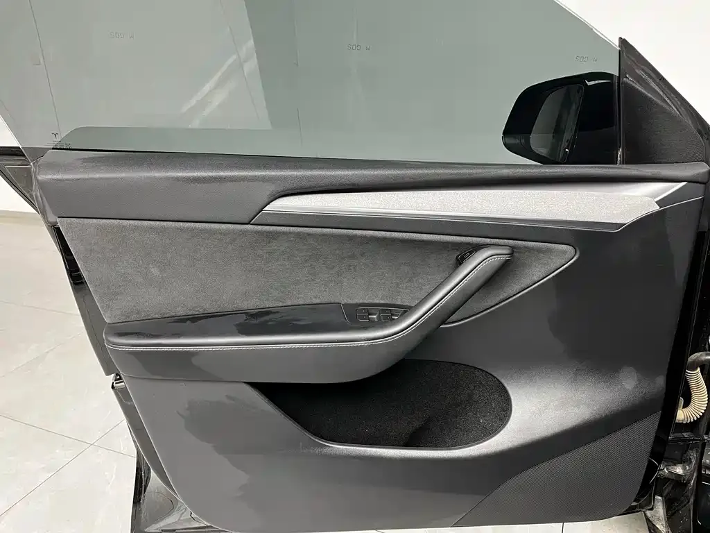 Tesla Model Y 2023 из CN, фото 8