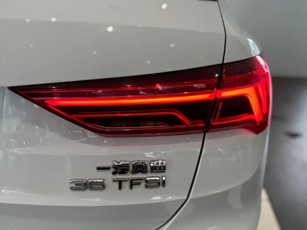 Audi Q3 — фото 5