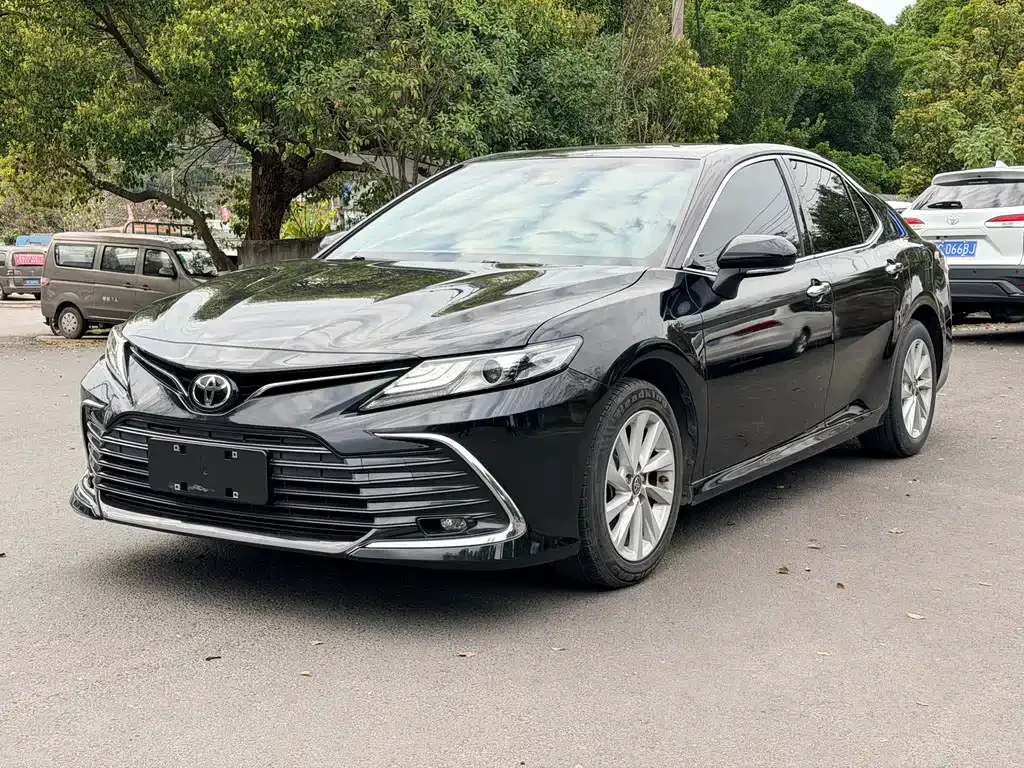 Toyota Camry — фото 7