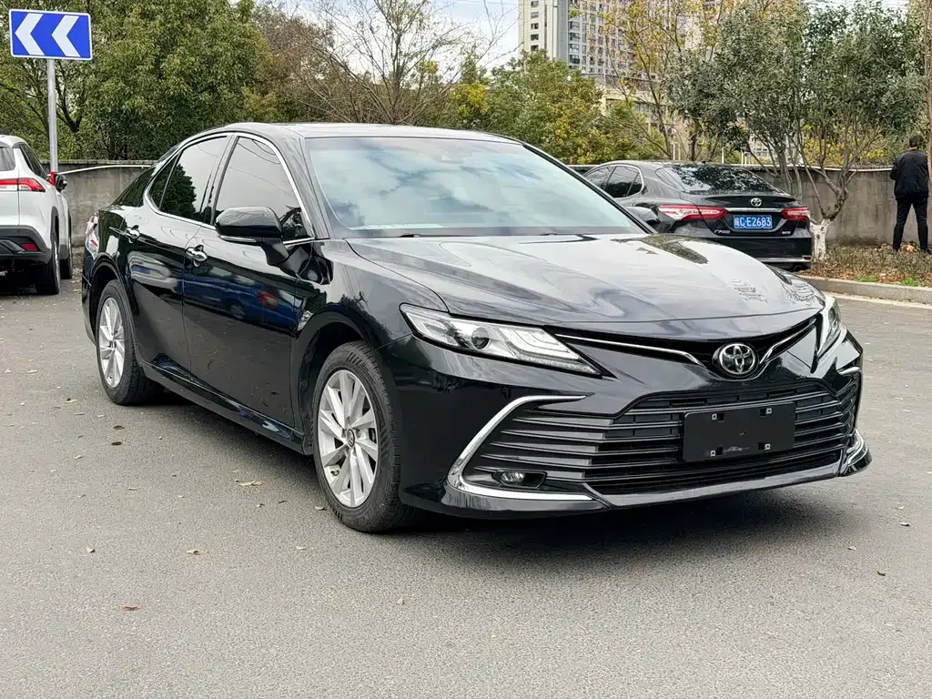 Toyota Camry — фото 3