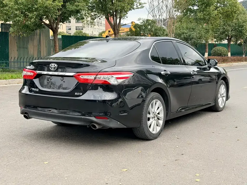 Toyota Camry — фото 4