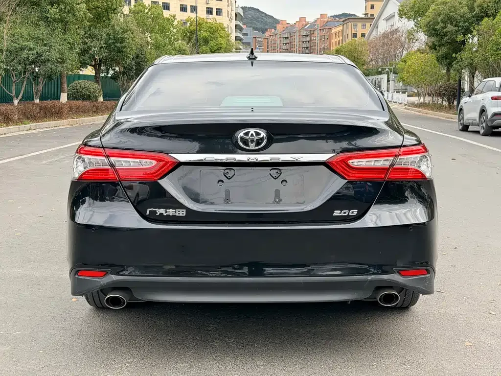 Toyota Camry — фото 8