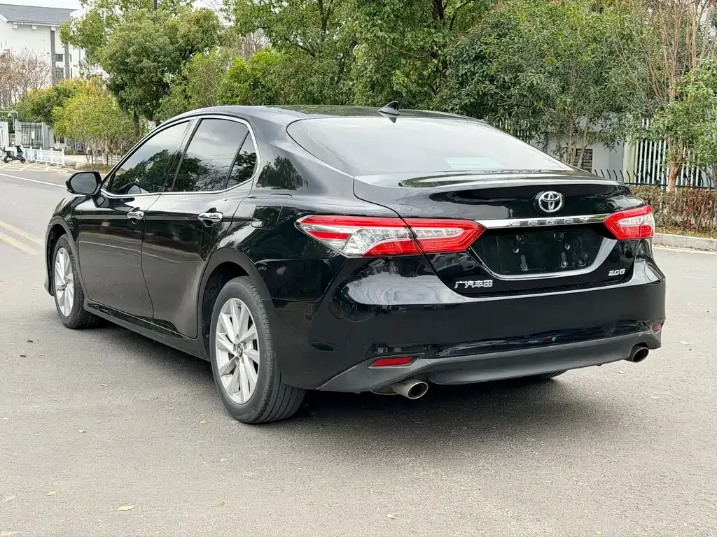 Toyota Camry — фото 9