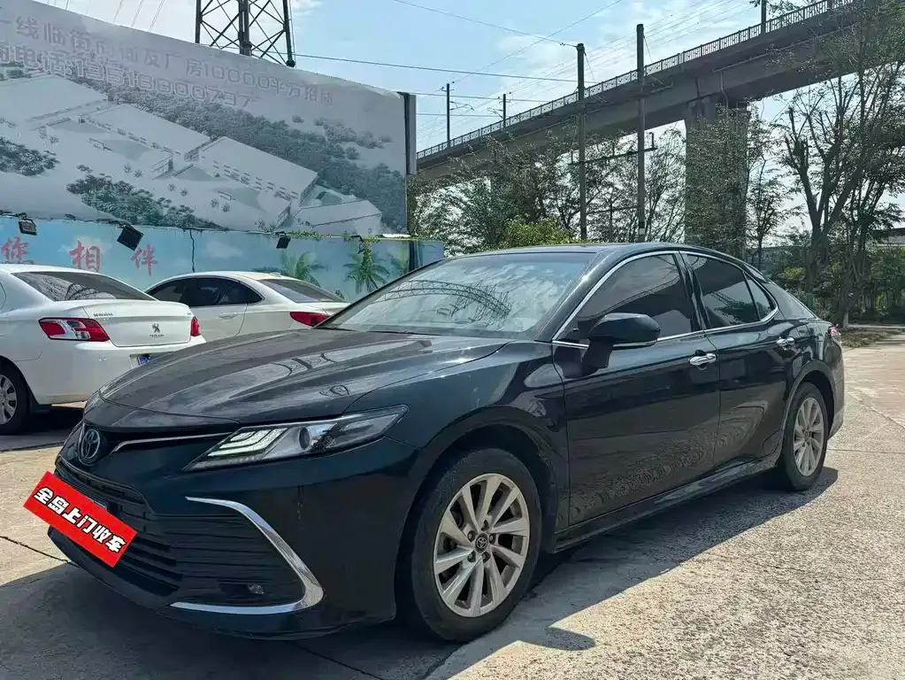 Toyota Camry — фото 9