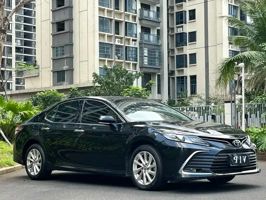 Toyota Camry — фото 3