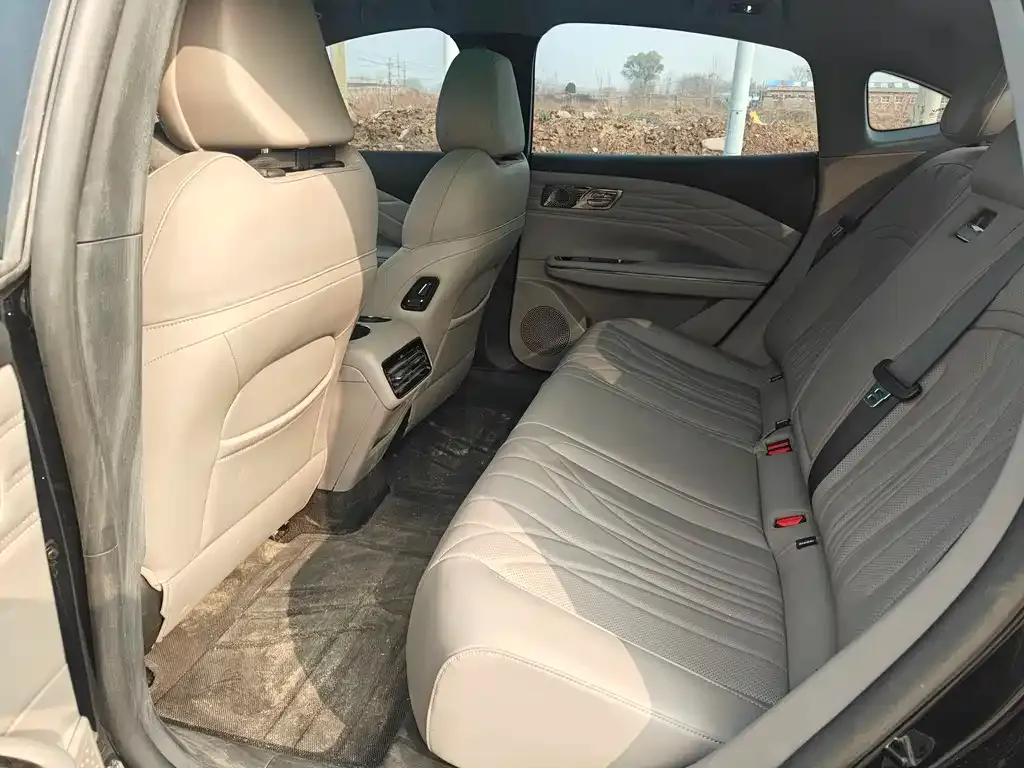 Geely Galaxy Xingyao 8 2025 из CN, фото 2