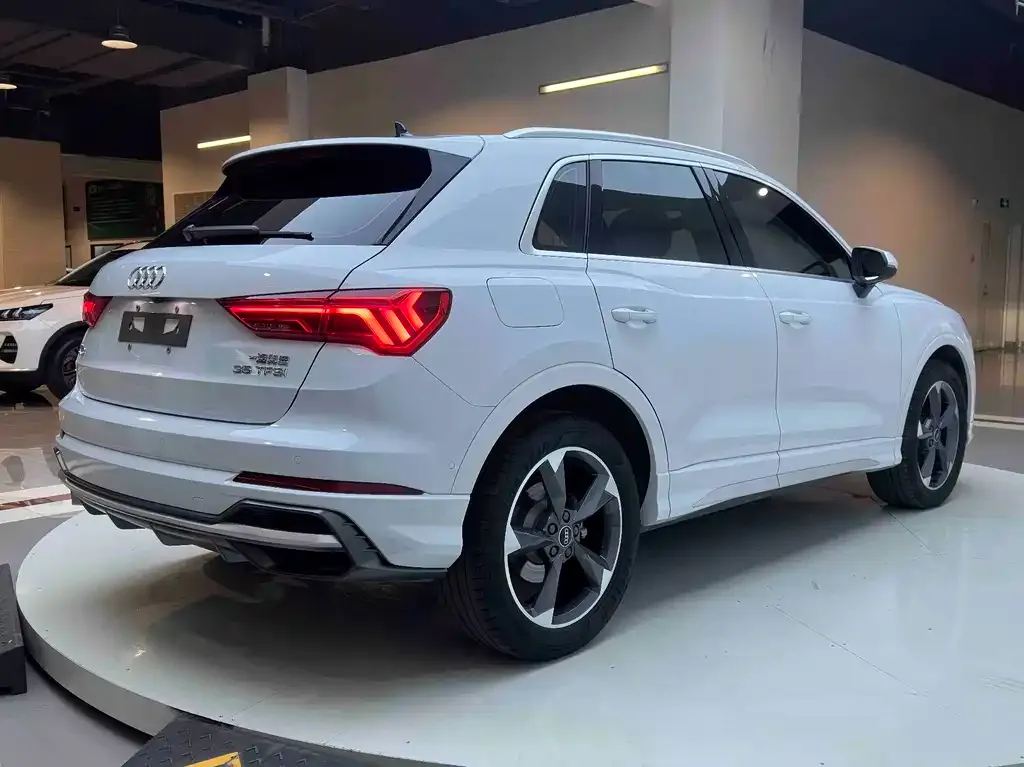 Audi Q3 — фото 4