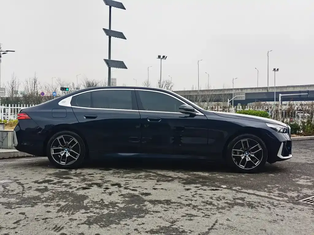 BMW i5 2025 из CN, фото 2