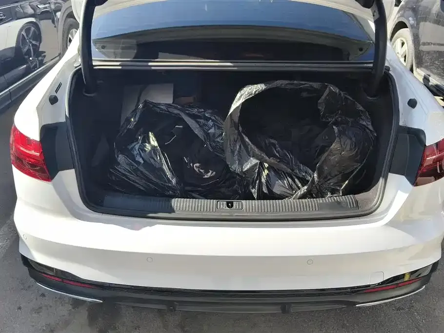 Audi A4L 2024 из CN, фото 5