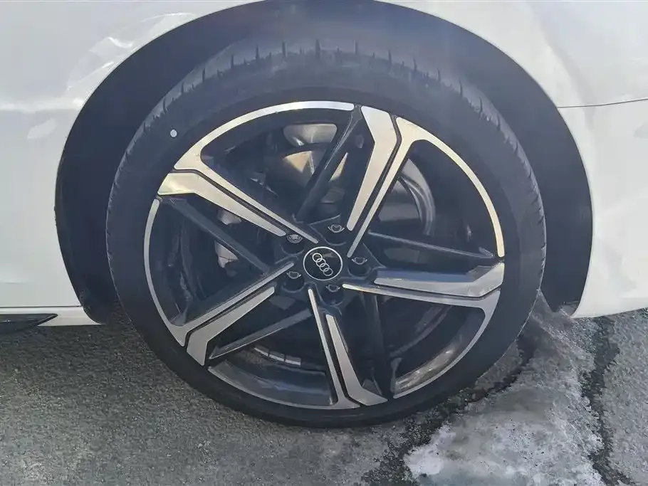 Audi A4L 2024 из CN, фото 2