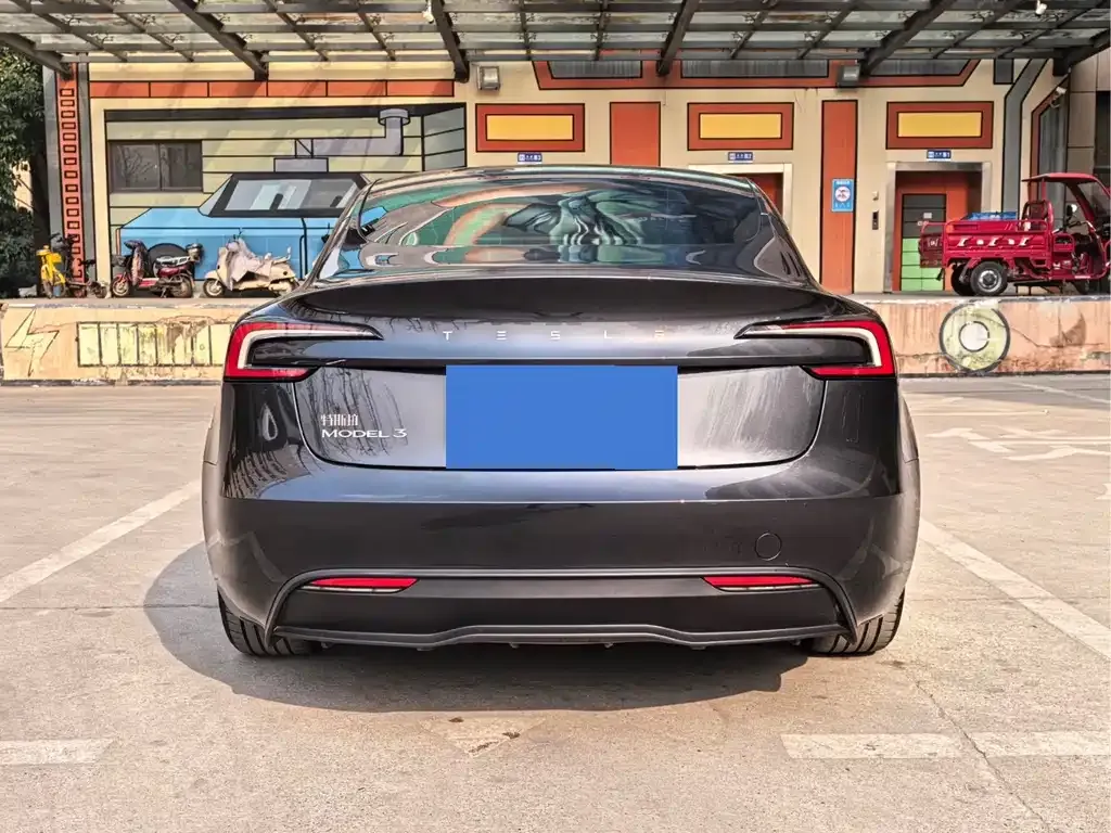 Tesla Model 3 — фото 4
