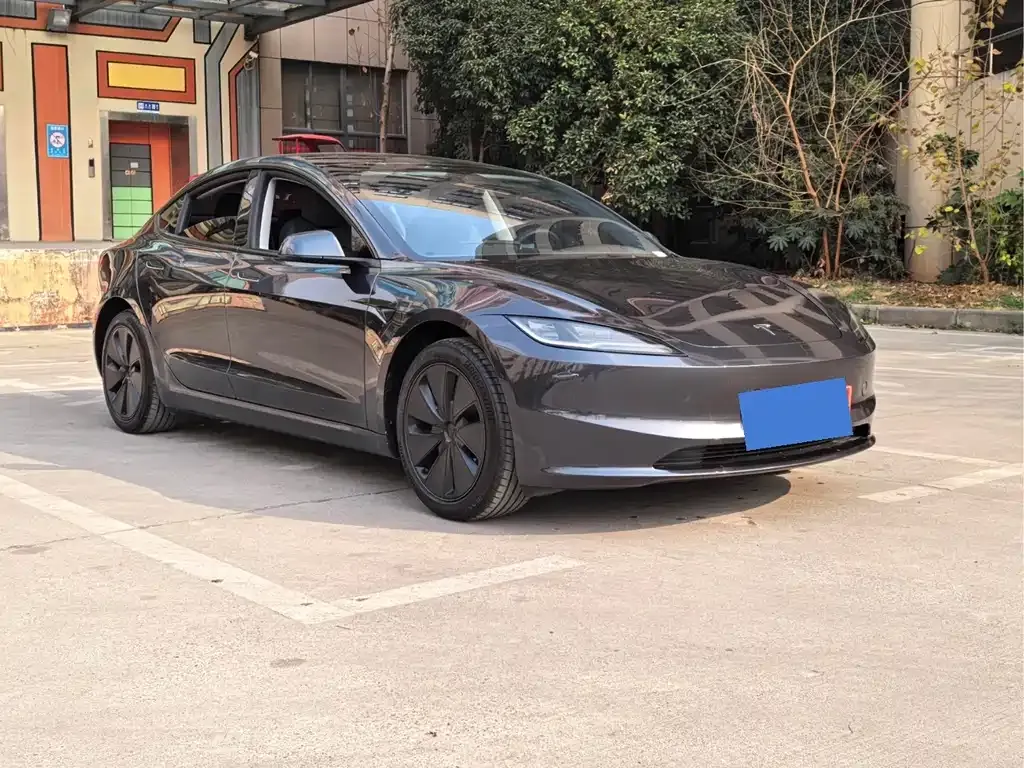 Tesla Model 3 — фото 10