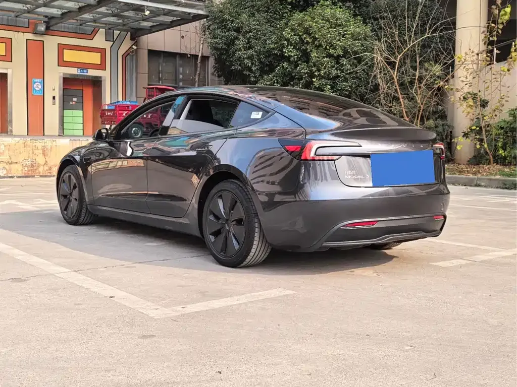 Tesla Model 3 — фото 6