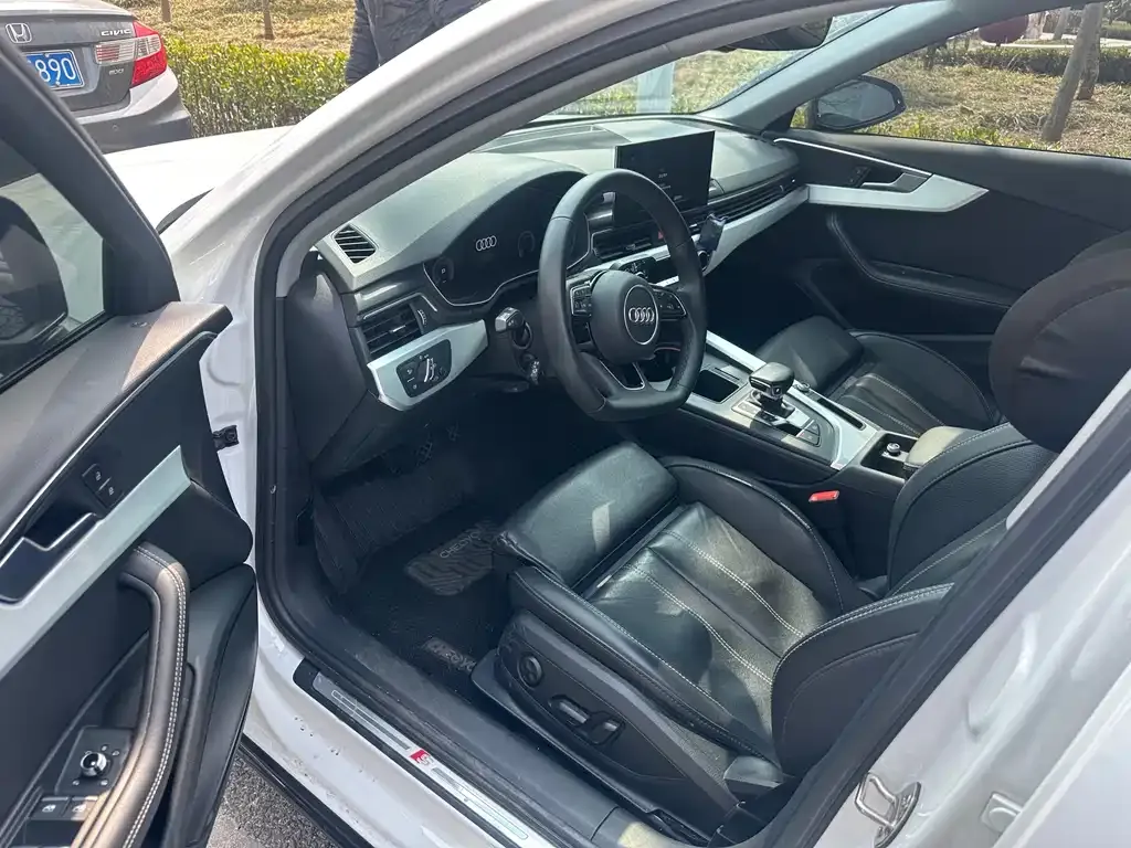 Audi A4L 2023 из CN, фото 4