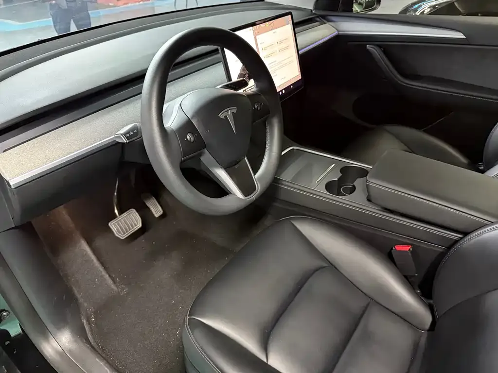 Tesla Model Y — фото 5