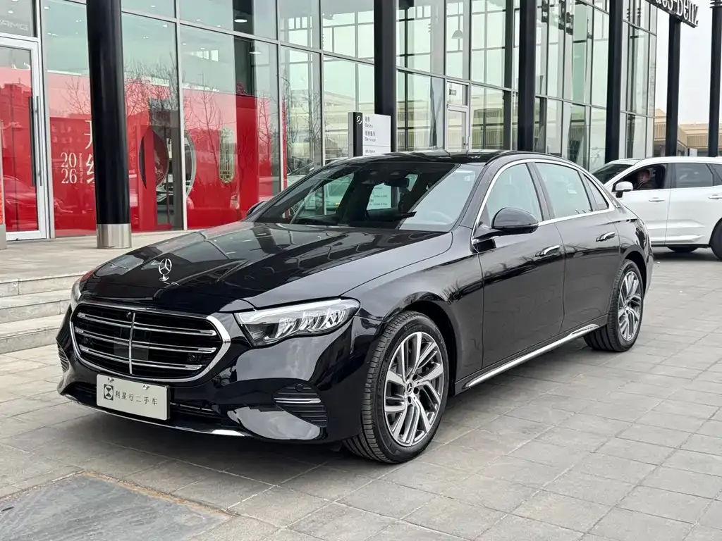 Mercedes-Benz E-Class — фото 1