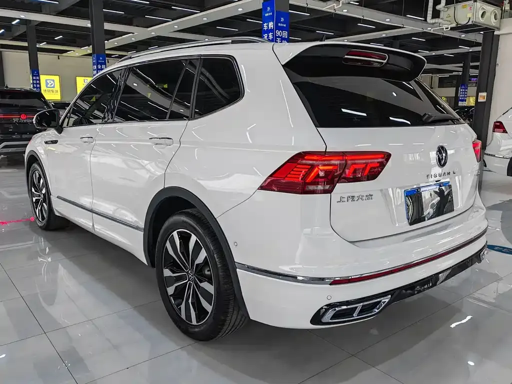 Volkswagen Tiguan L — фото 3