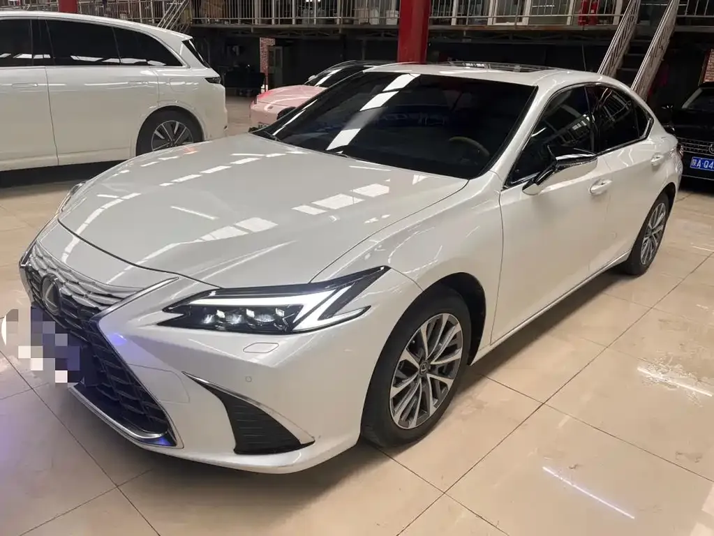 Lexus ES — фото 1