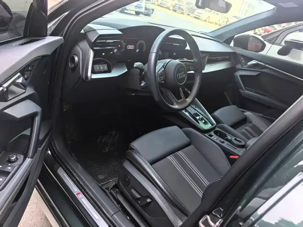 Audi A3 2023 из CN, фото 2