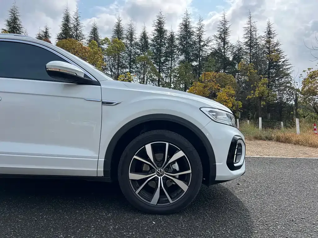 Volkswagen T-Roc — фото 6