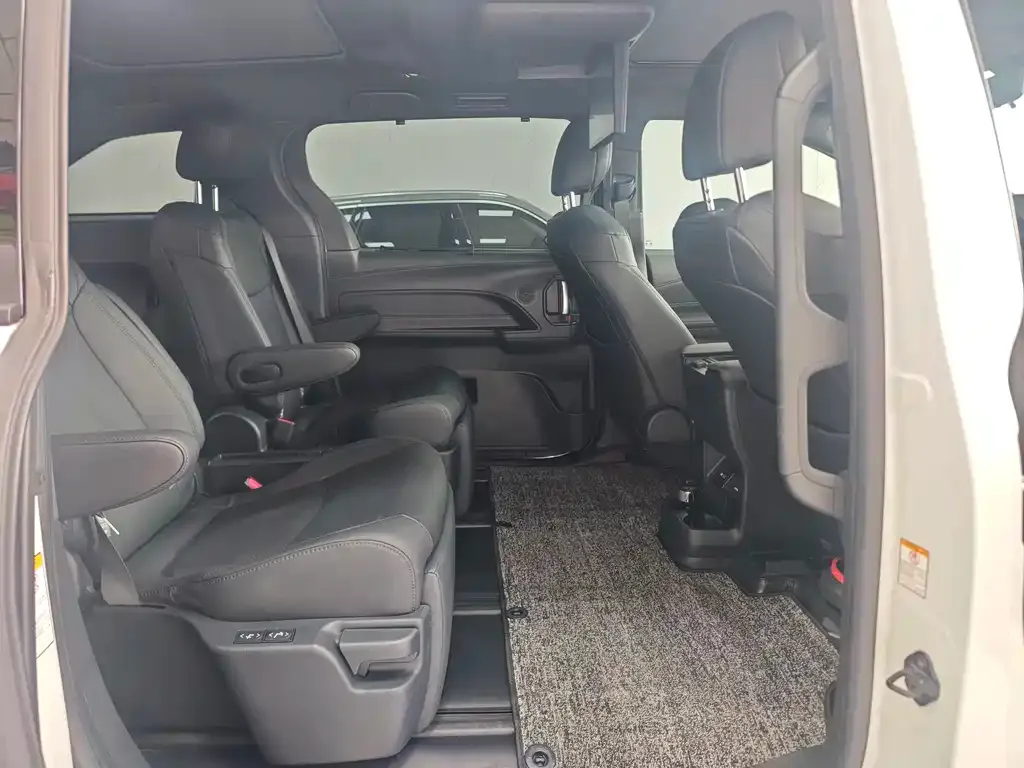Toyota Sienna 2022 из CN, фото 5