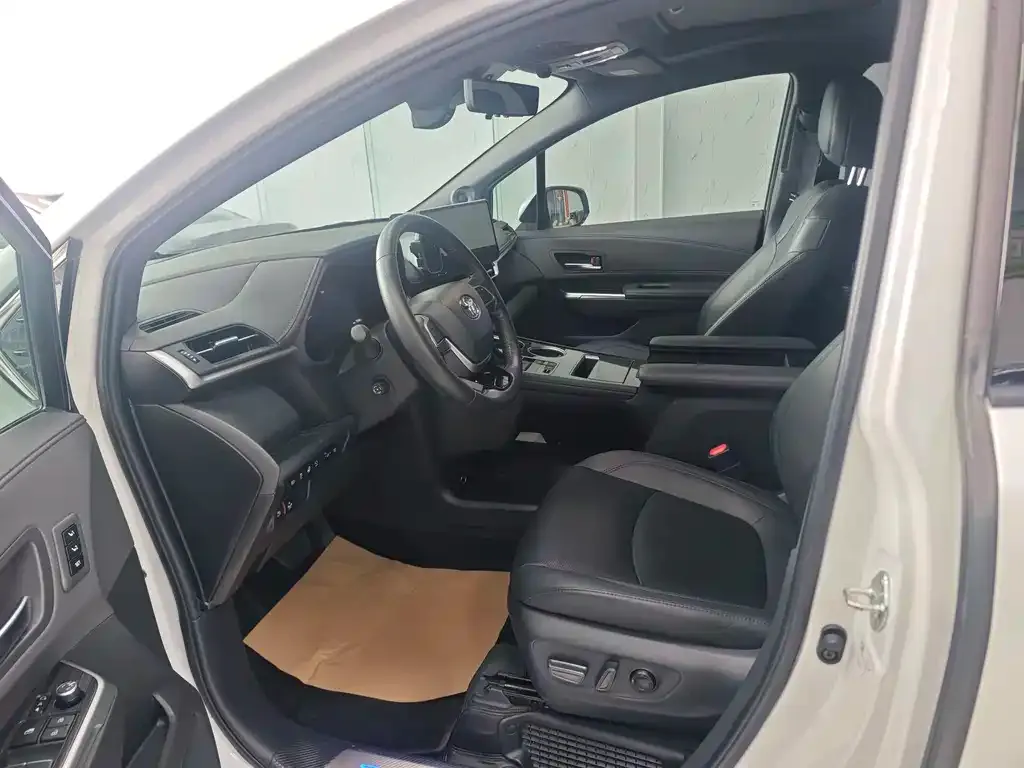 Toyota Sienna 2022 из CN, фото 4