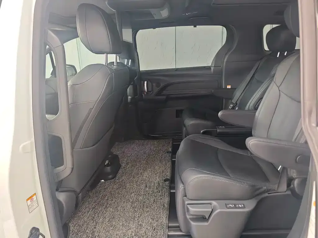 Toyota Sienna 2022 из CN, фото 6