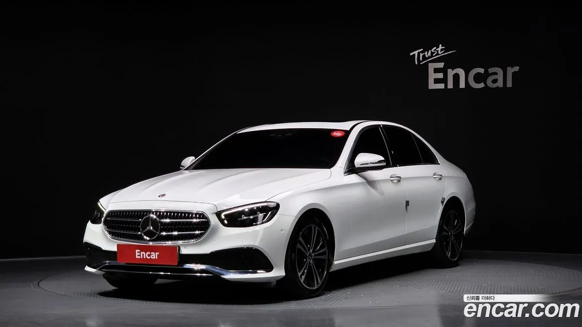 Mercedes-Benz E-Class — фото 1