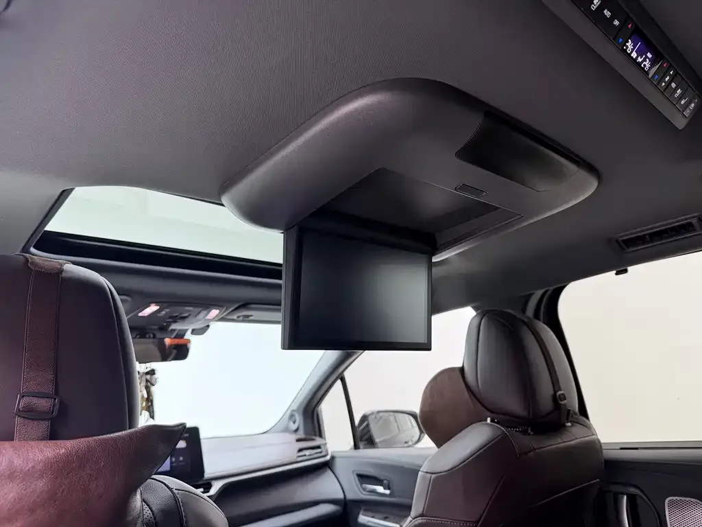 Toyota Granvia 2024 из CN, фото 4