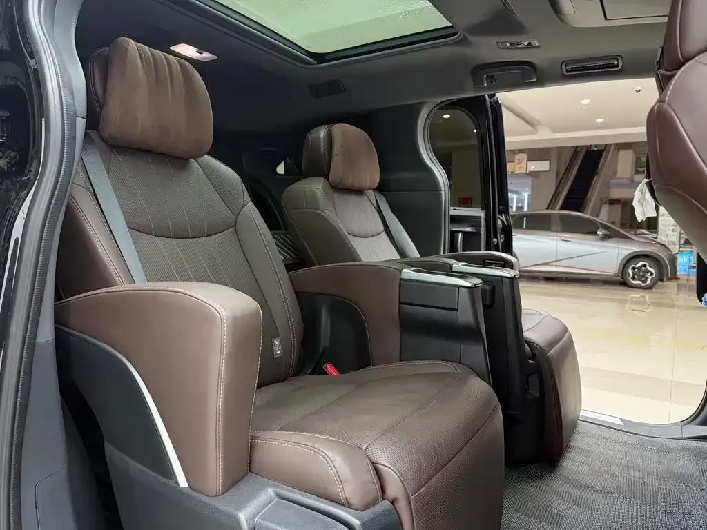 Toyota Granvia 2024 из CN, фото 6