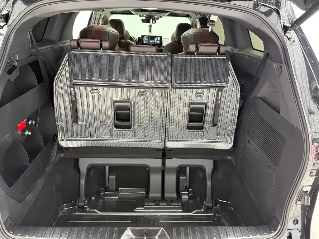 Toyota Granvia 2024 из CN, фото 9